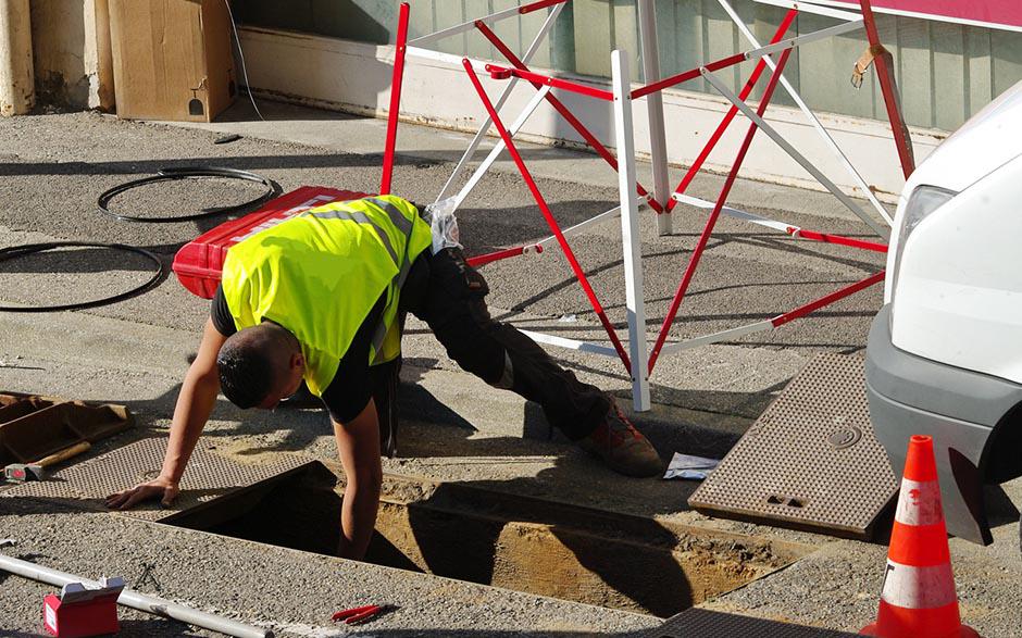 comment déboucher un wc avec une bouteille Levallois-Perret